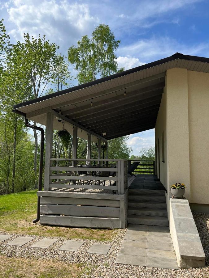 Villa Atputas Namins Jaunlaicene Exterior foto